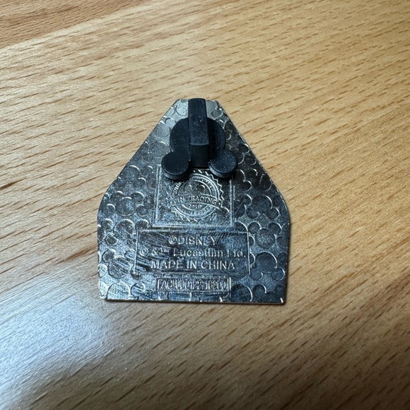 Disney Star Wars Rouge One U-Wing Fighter Pin - Picture 2 of 2